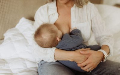 Starting Solids While Continuing to Breastfeed: Building a New Feeding Rhythm